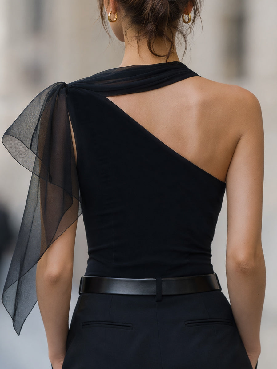 Blouse drapée à une épaule avec empiècement en chiffon