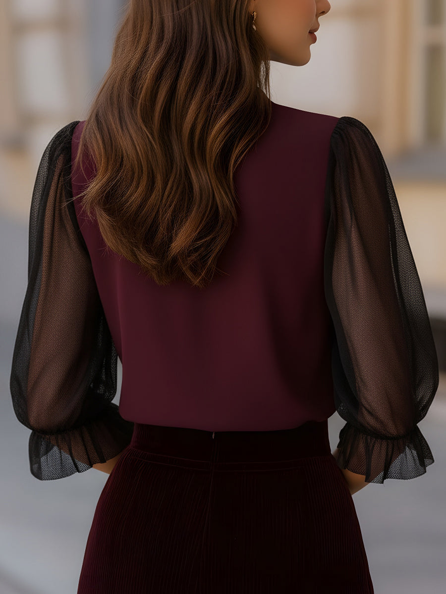 Blouse transparente à manches bouffantes avec fermeture boutonnée