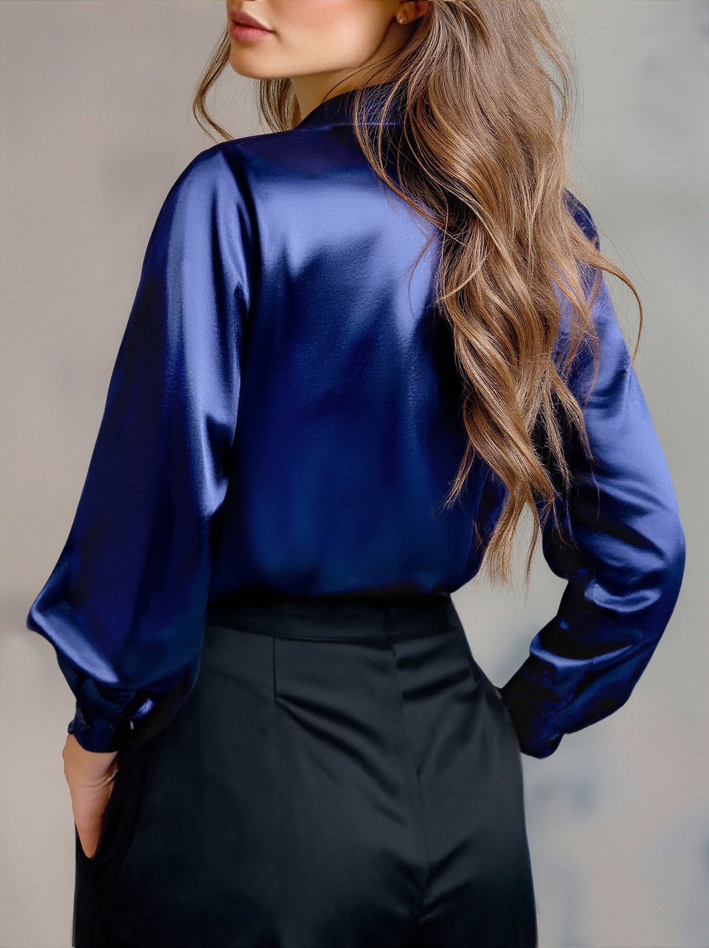 Blouse élégante en satin noir à manches longues