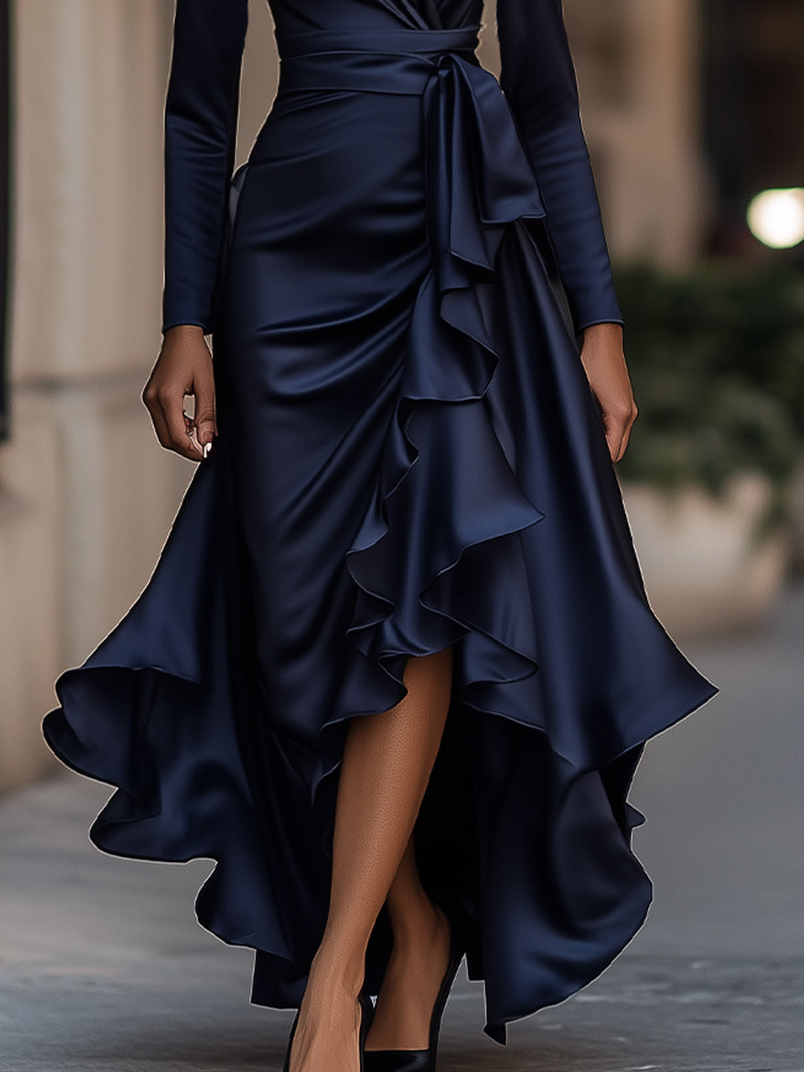 Robe longue en satin drapé bleu nuit avec détails à volants