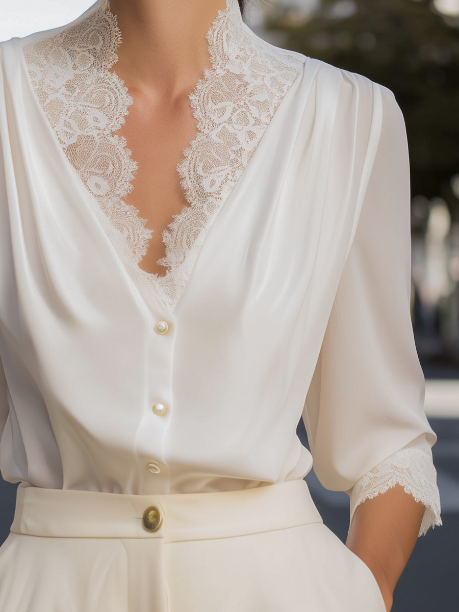 Blouse en chiffon à col en V avec dentelle et fermeture boutonnée