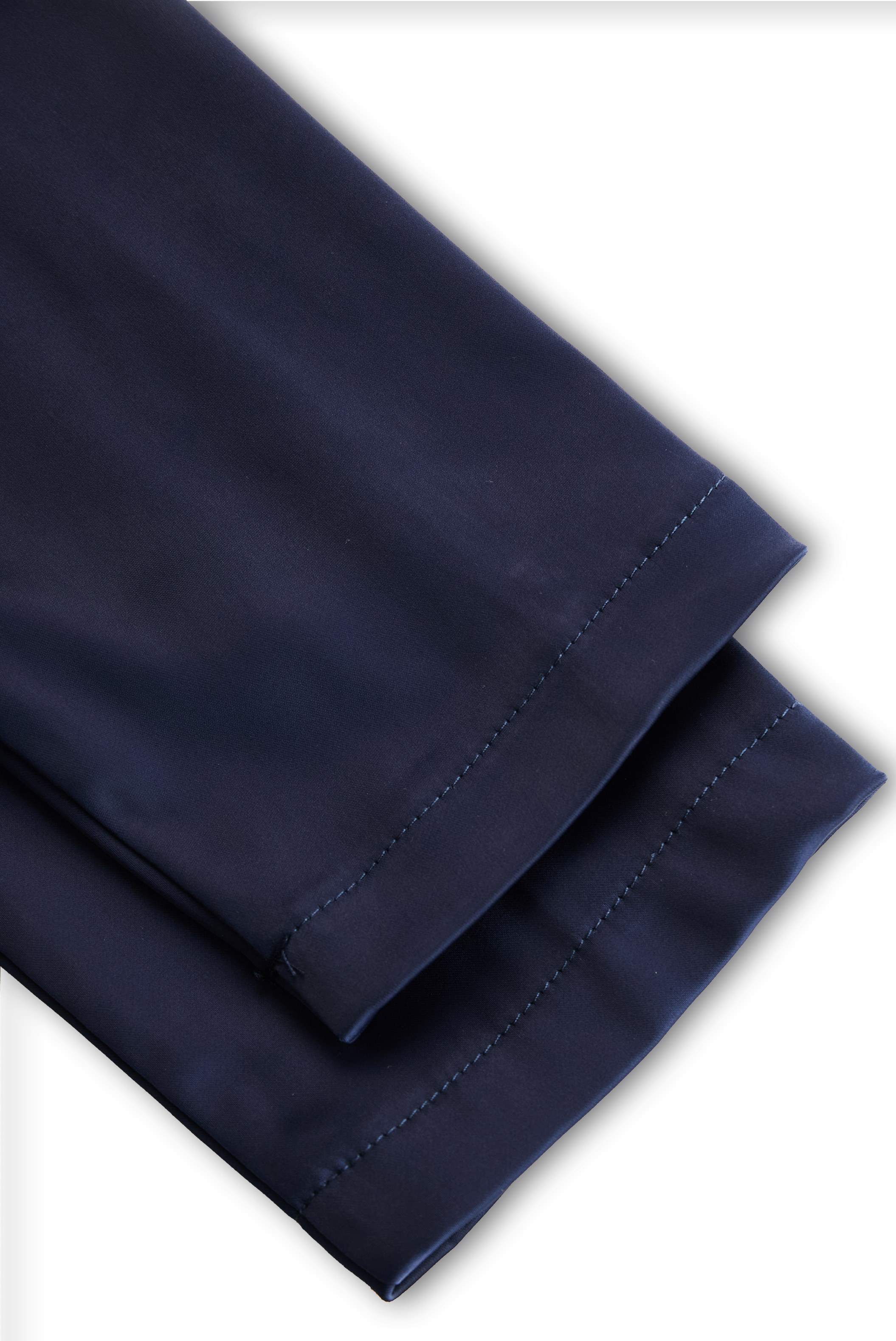 Robe midi en satin d’inspiration vintage avec col drapé