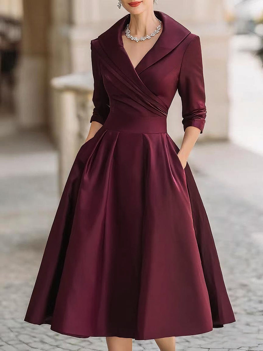 Robe midi en satin d’inspiration vintage avec col drapé
