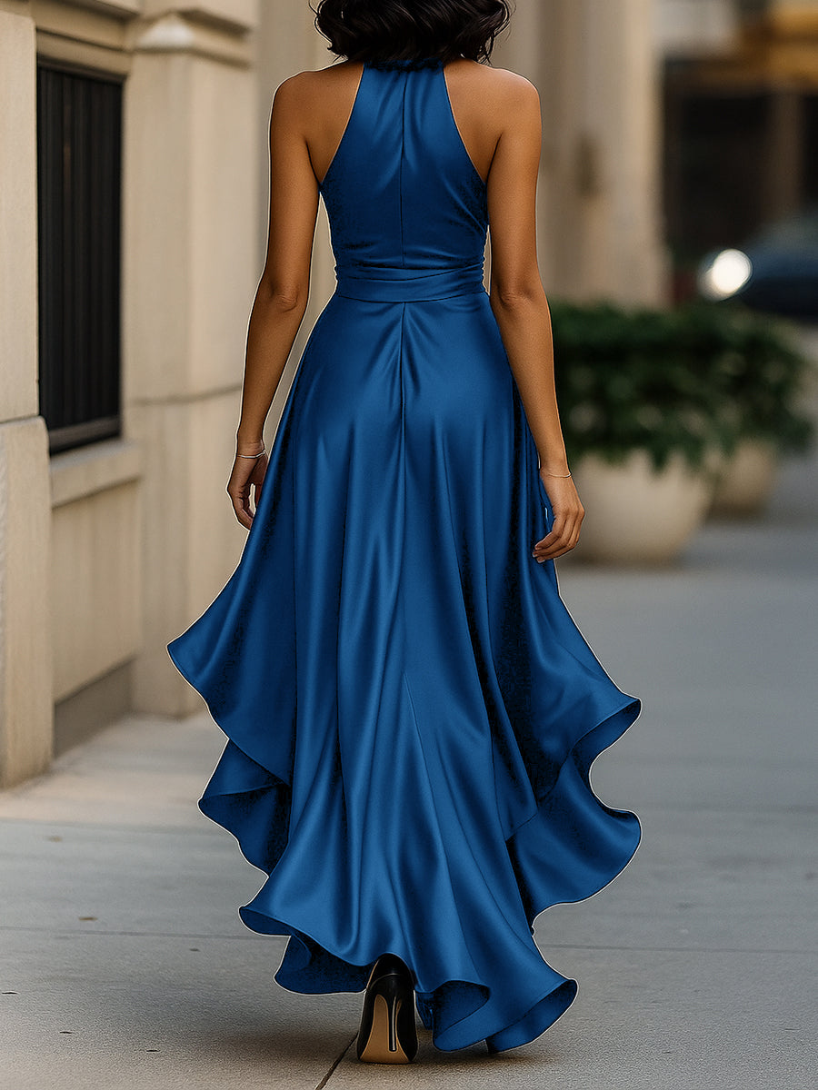 Robe de soirée en satin bleu nuit à col halter avec volants élégants