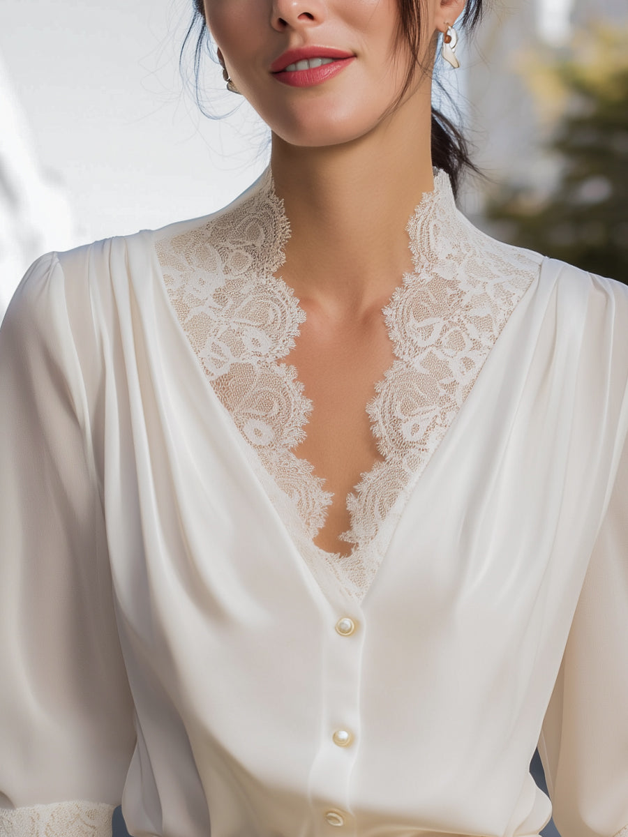 Blouse en chiffon à col en V avec dentelle et fermeture boutonnée