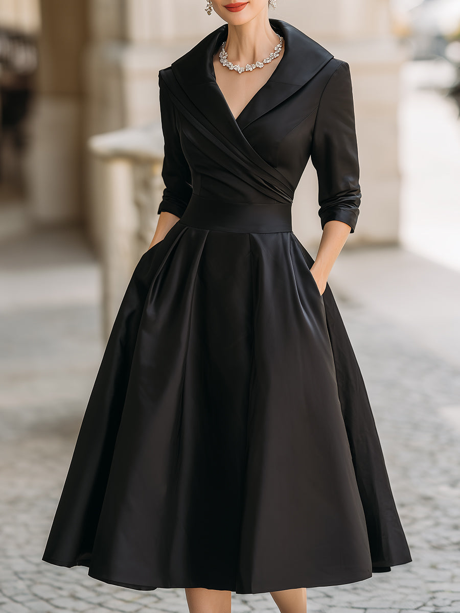 Robe midi en satin d’inspiration vintage avec col drapé